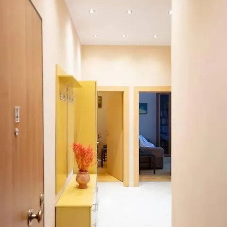 Appartamento Cozy Helen Apartament Tirana